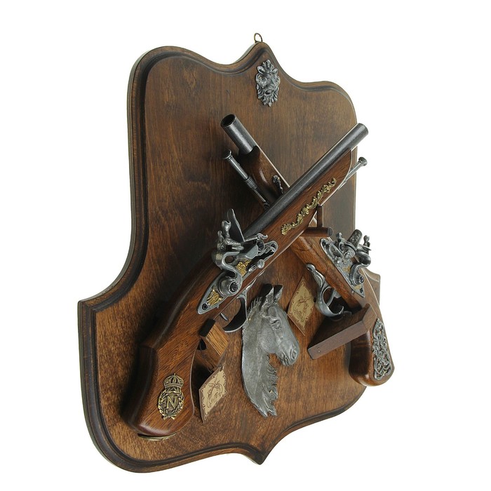 Макет 2-х пистолей на панели Horse