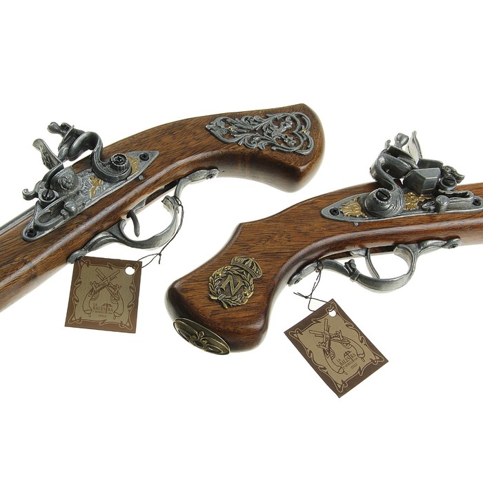 Макет 2-х пистолей на панели Horse