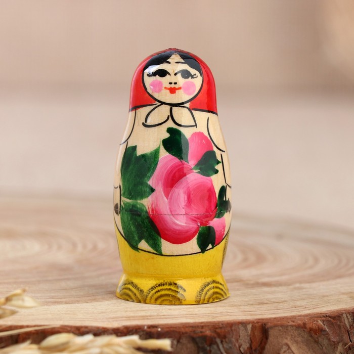 Матрёшка «Семёновская», красный платок, 3 кукольная, 7 см