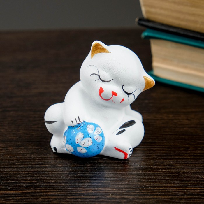 Сувенир "Котик с мячом" сидя 5 × 5 × 5 см, МИКС