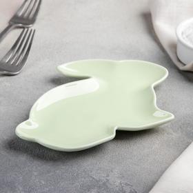 

Блюдо керамическое сервировочное Доляна «Милашки. Зайка», 17×13×1,5 см, цвет зелёный