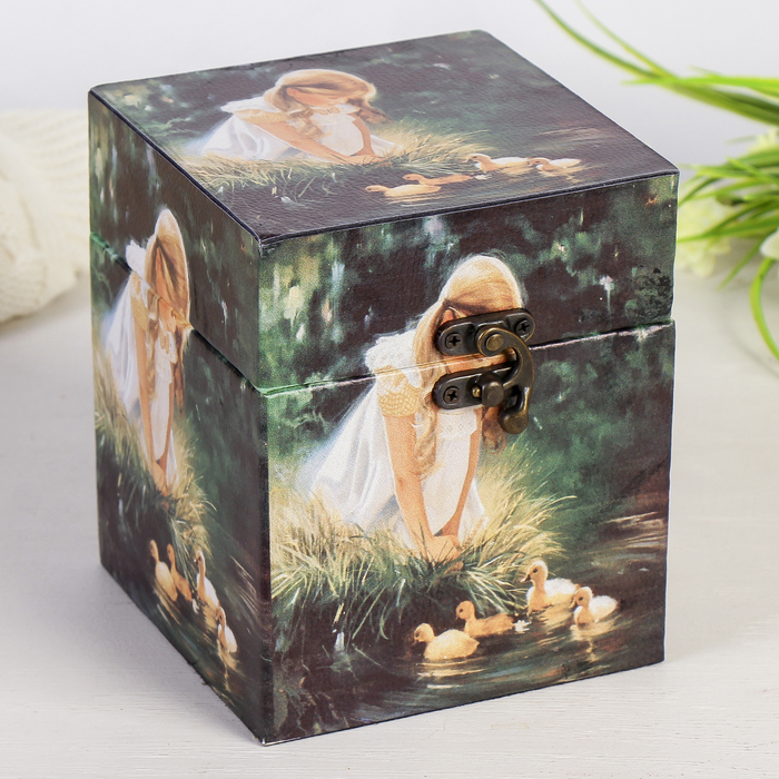 Шкатулка "Девочка с утятами" квадратная