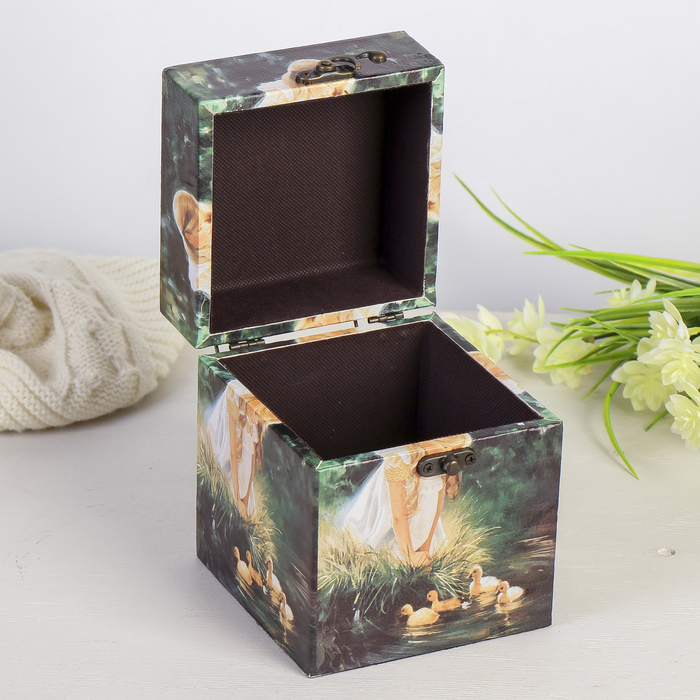 Шкатулка "Девочка с утятами" квадратная