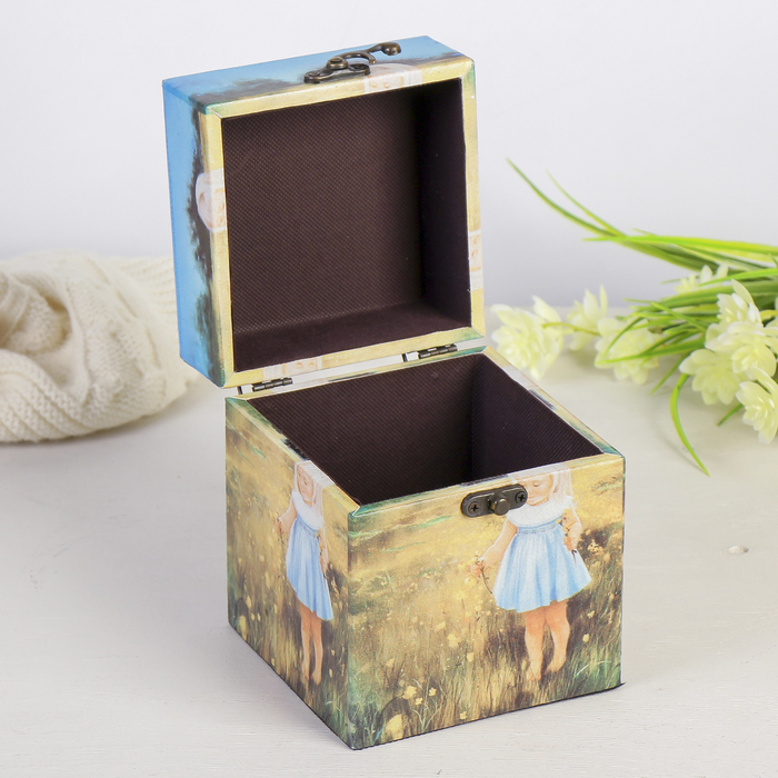 Шкатулка "Прогулка по лугу" квадратная