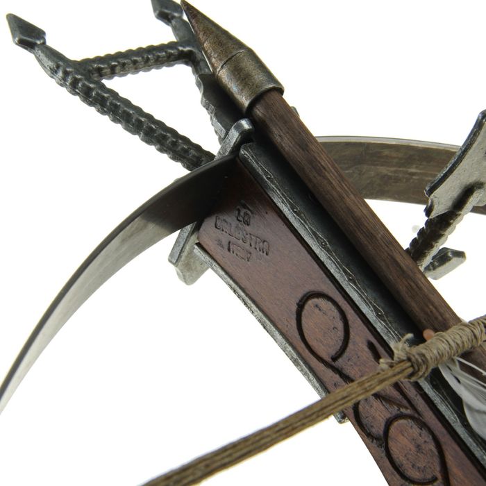 Макет арбалета на подставке