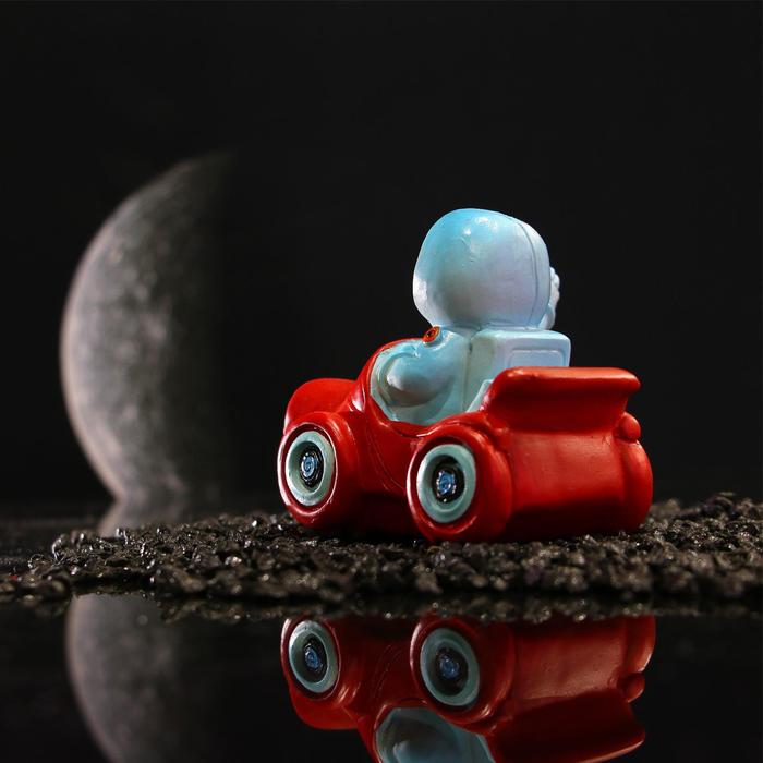 

Фигурка «Космическая скорость», 6 х 6,3 см
