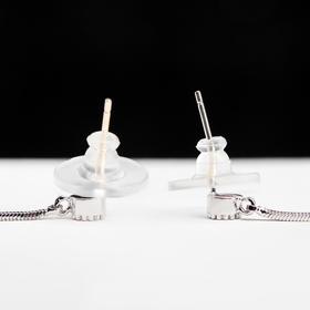 

Серьги со стразами "Искры" капля объёмная снежная, цвет белый в серебре