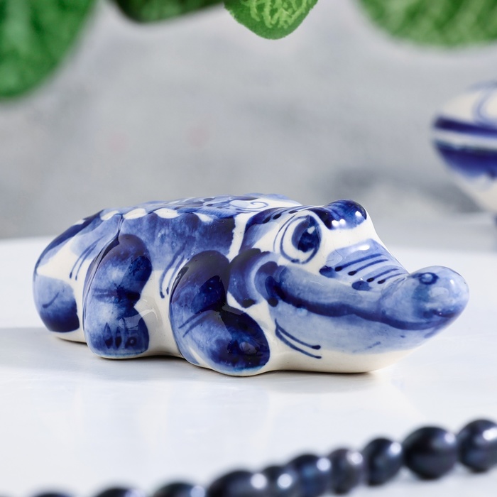 Сувенир «Крокодил», лежит, средний, 3 см, гжель
