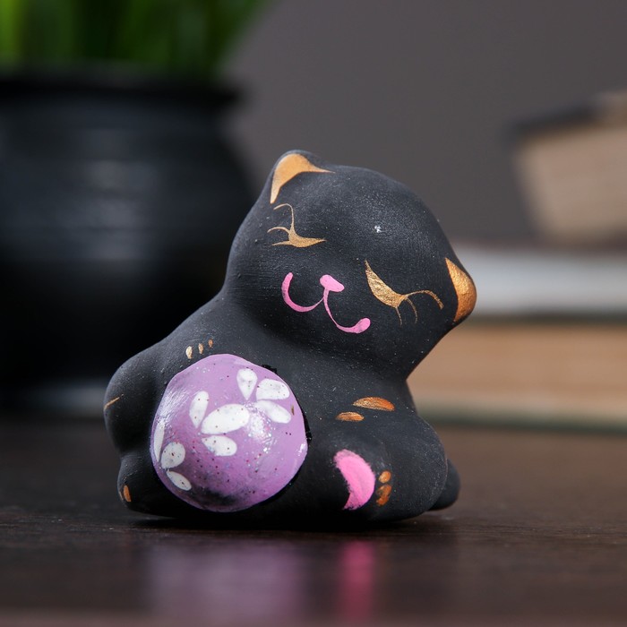 Сувенир "Котик с мячом" сидя