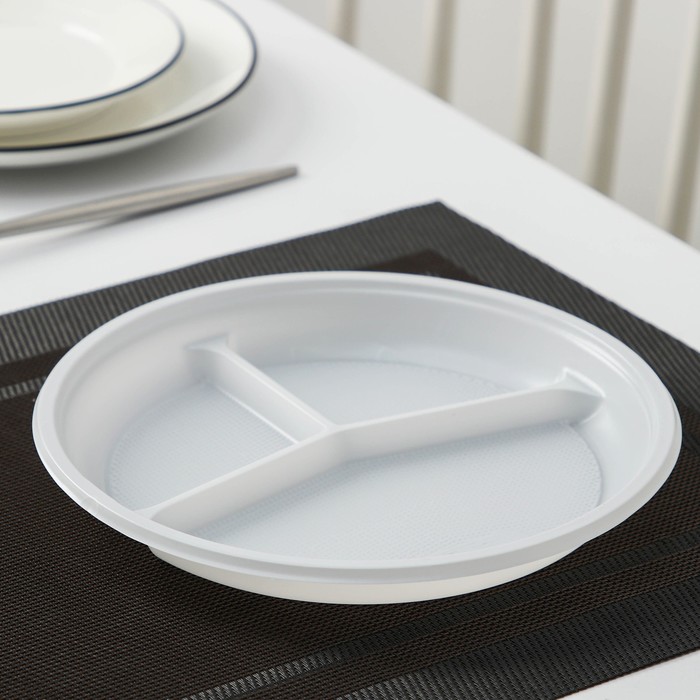 Набор одноразовой посуды "Праздник": 6 вилок, 6 ножей, 6 стаканов 200 мл, 6 тарелок по 3 секции, 6 салфеток, цвет МИКС