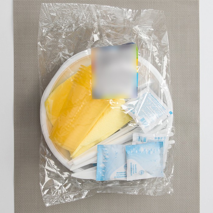 Набор одноразовой посуды "Праздник": 6 вилок, 6 ножей, 6 стаканов 200 мл, 6 тарелок по 3 секции, 6 салфеток, цвет МИКС