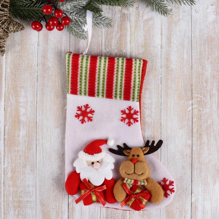 Носок для подарков Дед Мороз с оленем 26х18 см. бело-красный носок для подарков дед мороз с ягодкой 11х26 см бело красный