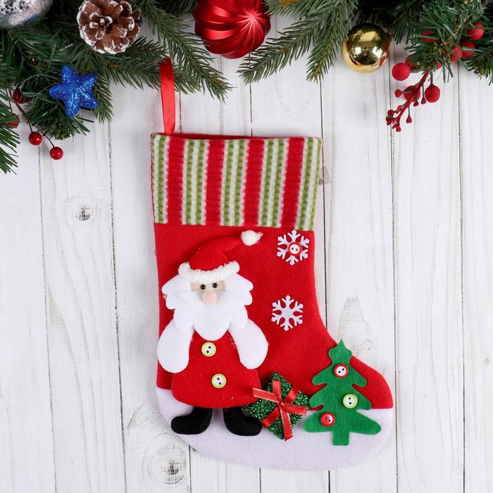 Носок для подарков Дед Мороз у ёлочки 26х18 см, красный носок для подарков дед мороз с ягодкой 11х26 см бело красный