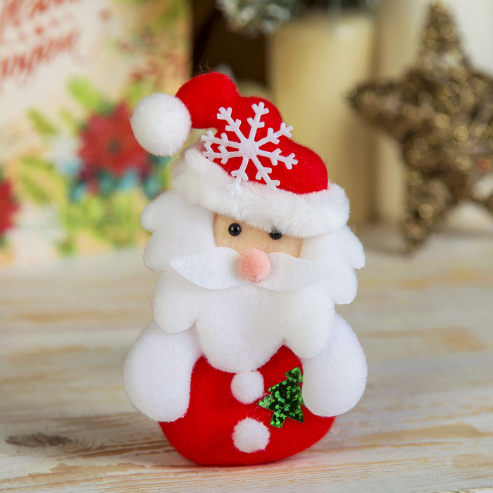 Мягкий магнит Дед Мороз с ёлочкой 13 см, бело- красный