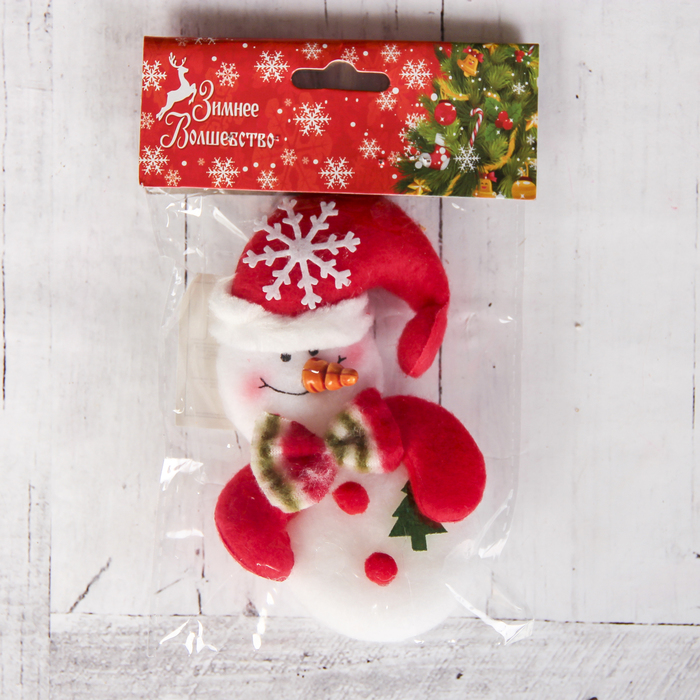 Магнит "Снеговик в бабочке"