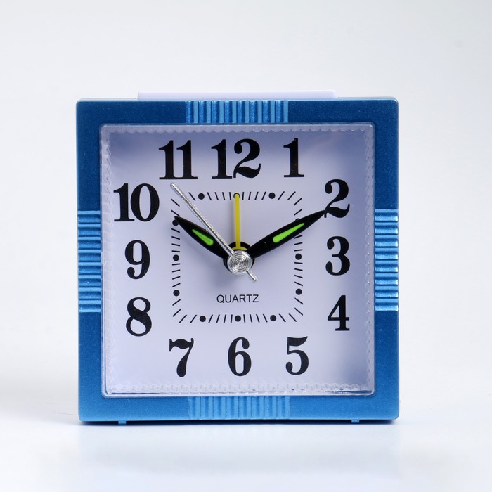 Часы - будильник настольные Классика с подсветкой, дискретный ход, 8 х 8 см, АА
