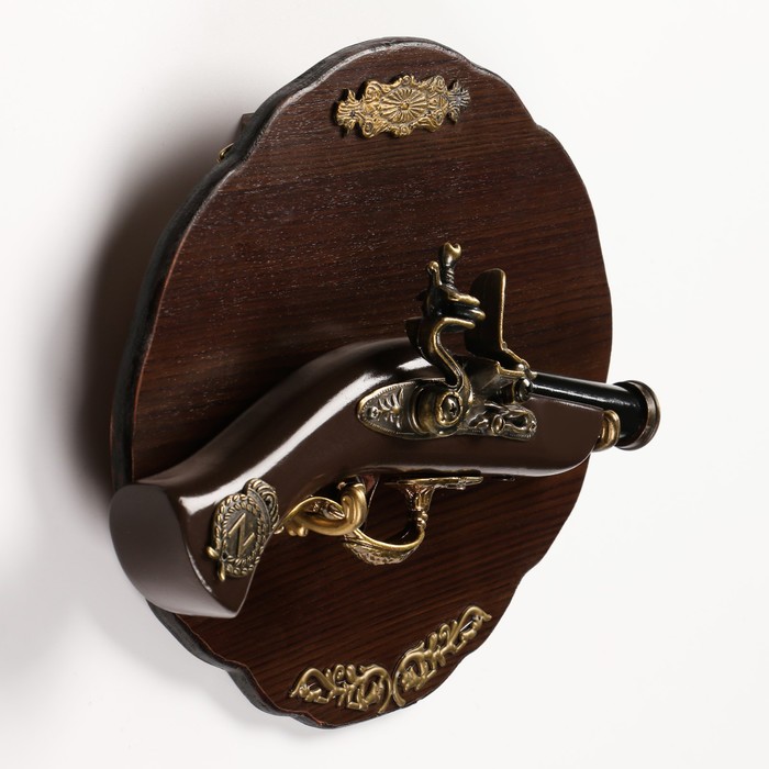 Сувенирное оружие на планшете «Мушкетон» с резными элементами, на рукоятке — знак «север»