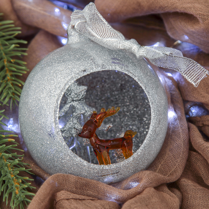 Ёлочная игрушка "Олешка в шаре"