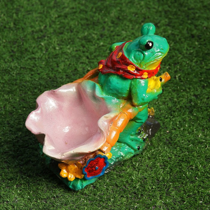 Фигурное кашпо "Лягушка с лилией"