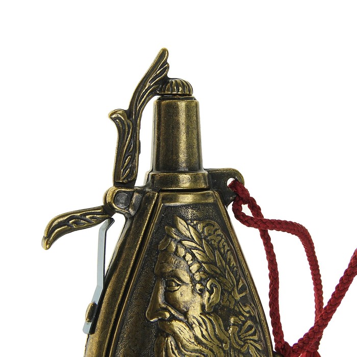 Пистоли (2 шт) и пороховница на панели