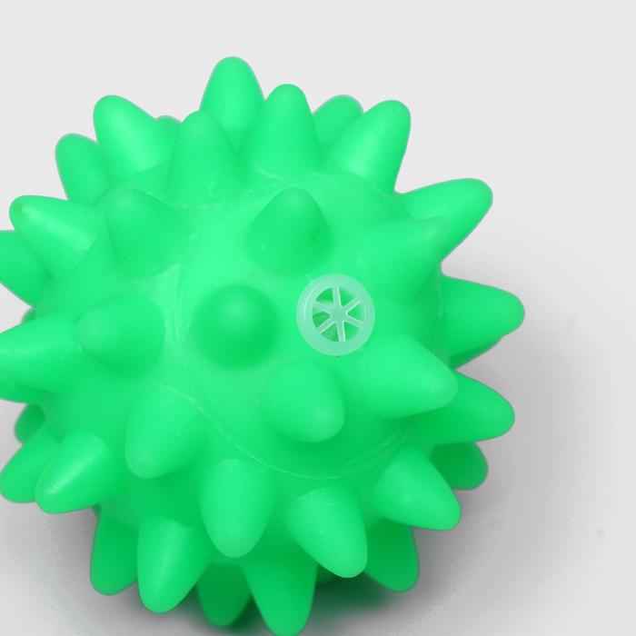 фото Игрушка пищащая "мяч с шипами" для собак, 6,5 см, зелёная пижон