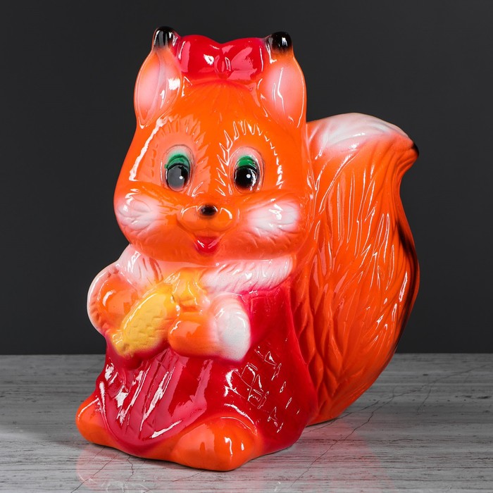 Копилка "Белка с конфетой"