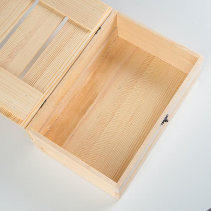 Ящик деревянный 30×20×10 см подарочный с реечной крышкой на петельках с замком