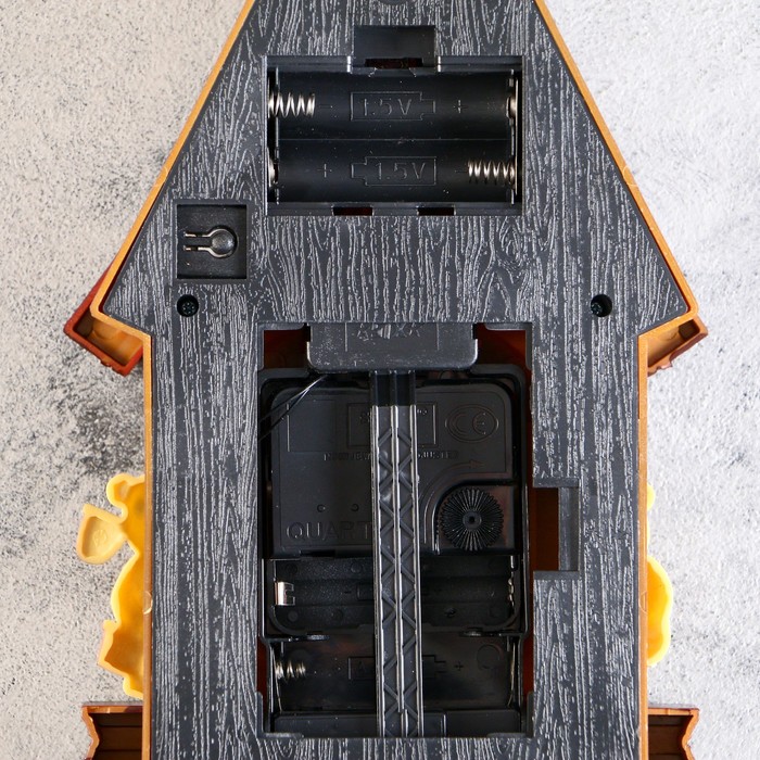 Часы настенные с кукушкой, Мишки в домике с остроносой крышей