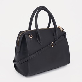 

Сумка женская, отдел на молнии, длинный ремень, цвет чёрный