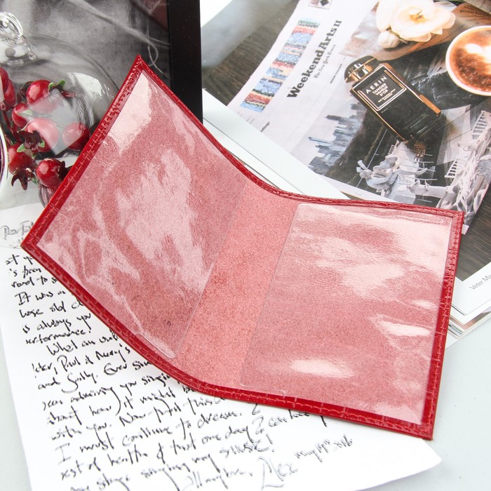 Обложка для паспорта, красный крокодил