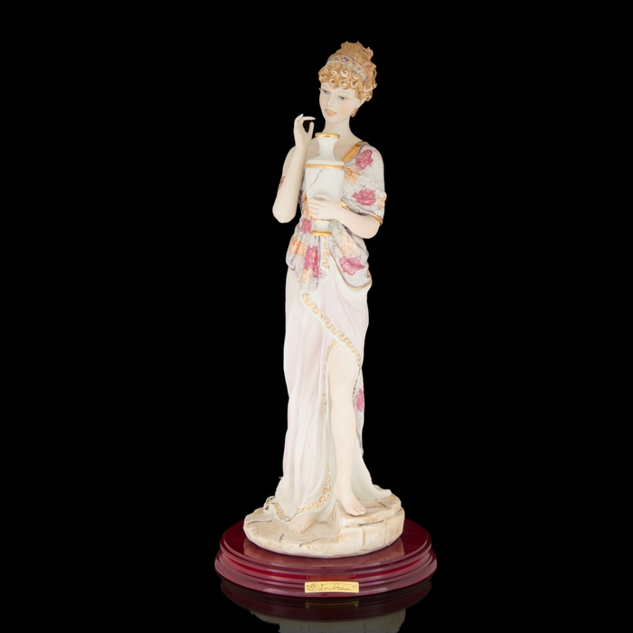 Статуэтка "Греческая девушка с вазой"