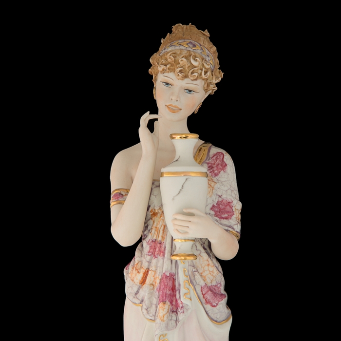 Статуэтка "Греческая девушка с вазой"