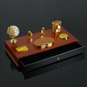 

Набор настольный 7в1 (блок д/бумаг,подст.д/печати,мелочей,каранд-ца,часы,визит-ца,глобус)