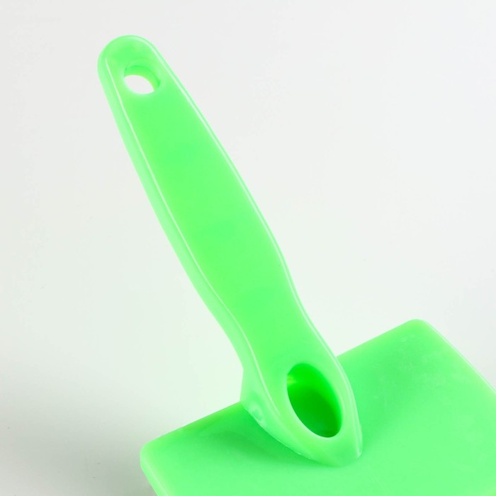 Пуходерка пластиковая мягкая с закругленными зубьями, средняя, 9 х 15,5 см, зелёная