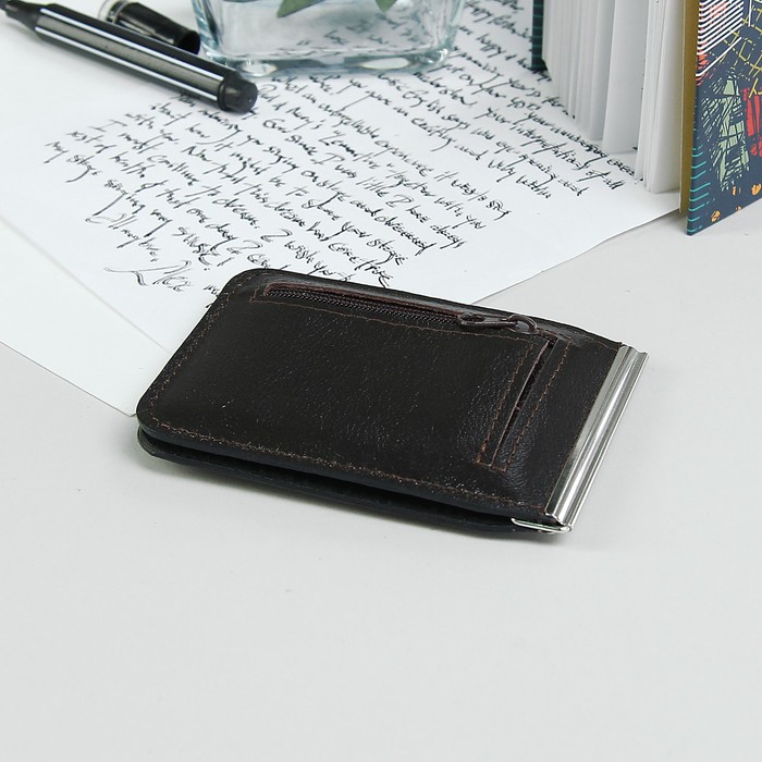 Зажим для купюр на магните, отдел для монет, цвет коричневый