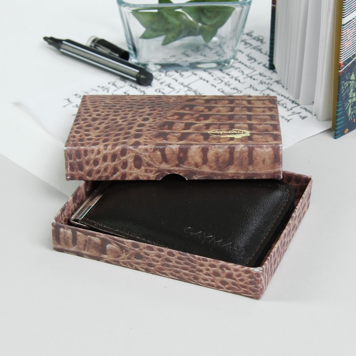 Зажим для купюр на магните, отдел для монет, цвет коричневый