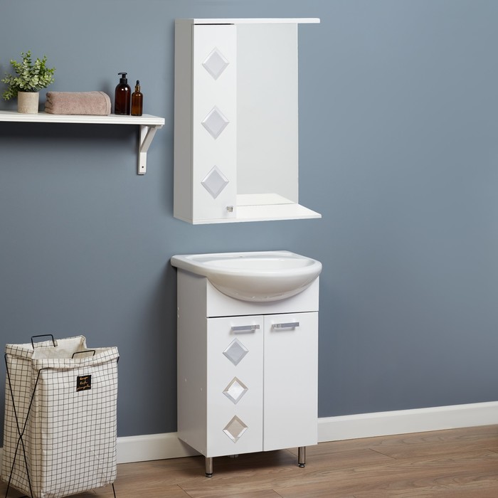 Комплект мебели для ванной комнаты Квадро 55: тумба с раковиной + зеркало-шкаф набор мебели вега 40 шкаф зеркало тумба с раковиной
