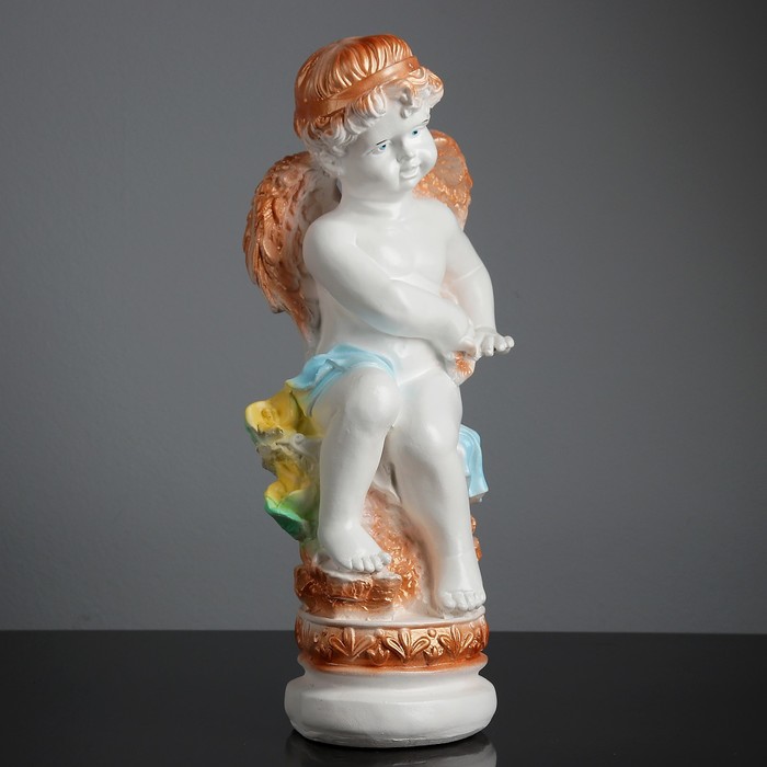 Статуэтка "Ангел на камне сидя" белый