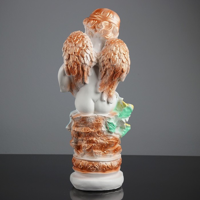 Статуэтка "Ангел на камне сидя" белый