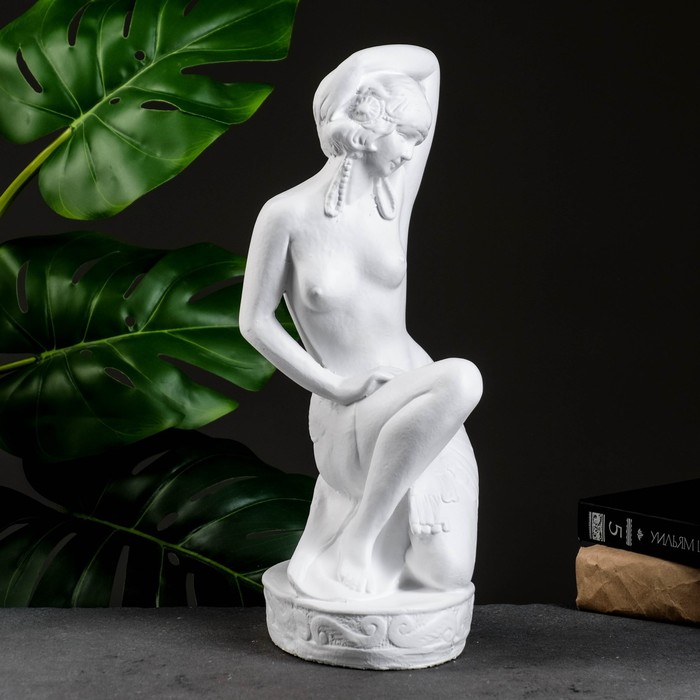 Статуэтка "Купальщица" белый