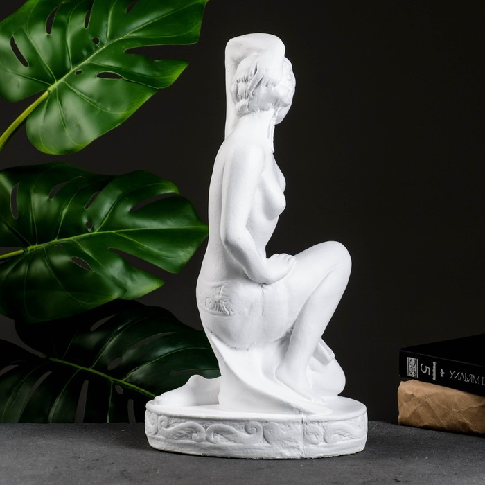 Статуэтка "Купальщица" белый