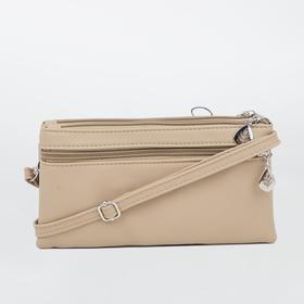 

Клатч, 2 отдела на молнии, 2 наружных кармана, длинный ремень, цвет бежевый