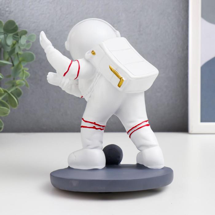 Сувенир полистоун подставка под бутылку "Астронавт" 16х11,5х12 см 6622549