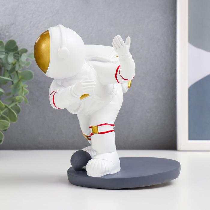 Сувенир полистоун подставка под бутылку "Астронавт" 16х11,5х12 см 6622549