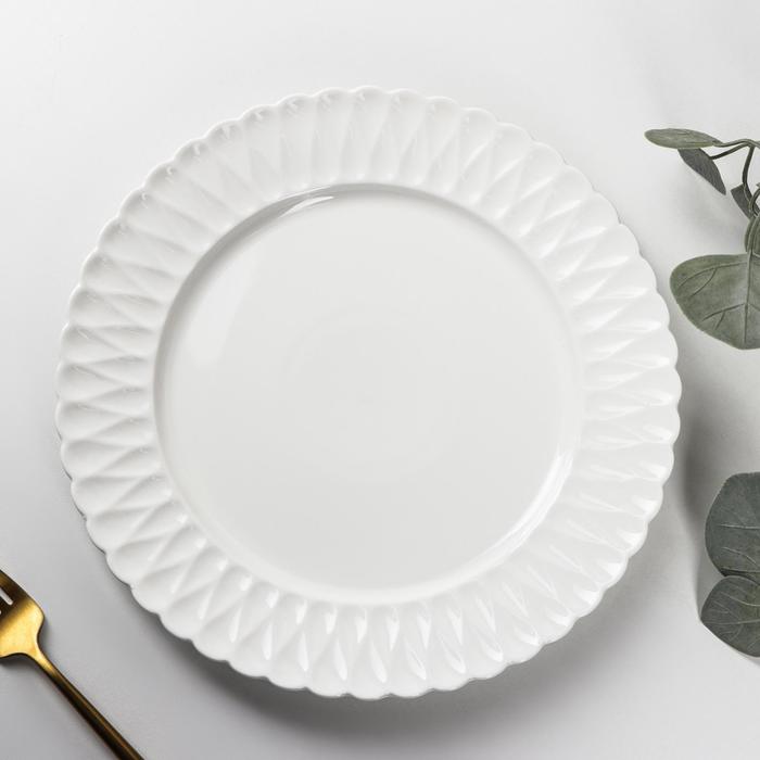 Тарелка фарфоровая обеденная Доляна «Эстет. Герда», d=26 см, цвет белый тарелка фарфоровая обеденная доляна коты аристократы d 26 5 см цвет белый