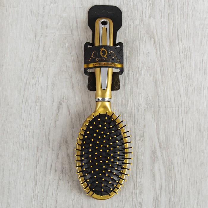 Расчёска массажная с прорезиненной ручкой, овальная, цвет золотистый