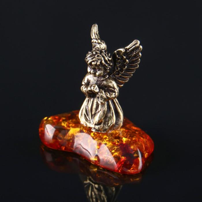 Сувенир Ангелочек с крыльями, латунь, янтарная смола, 2,6х1,7х1,5 см