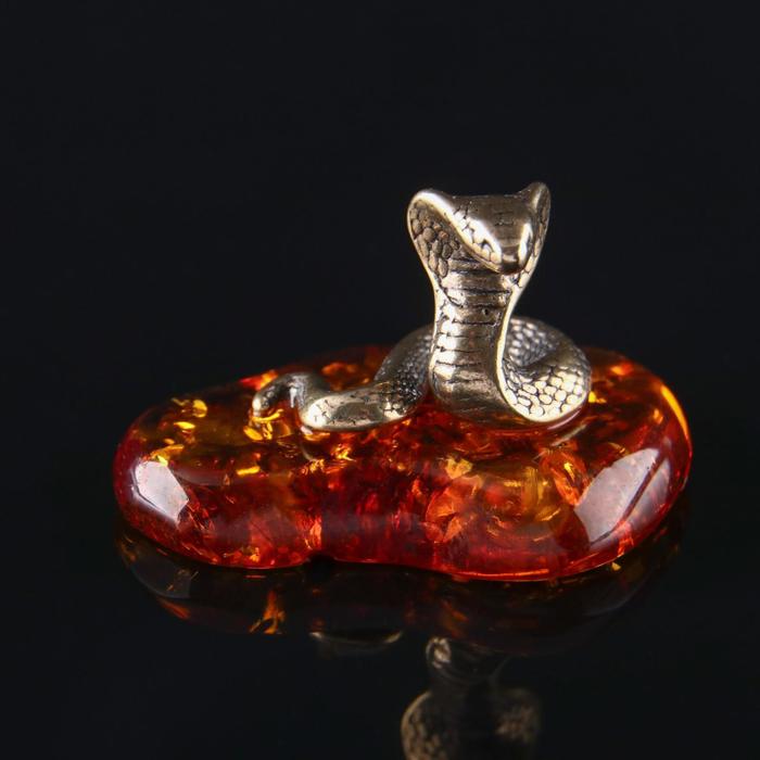Сувенир Кобра маленькая, латунь, янтарная смола, 1,5х2,1х1,5 см сувенир кобра sn01 красная