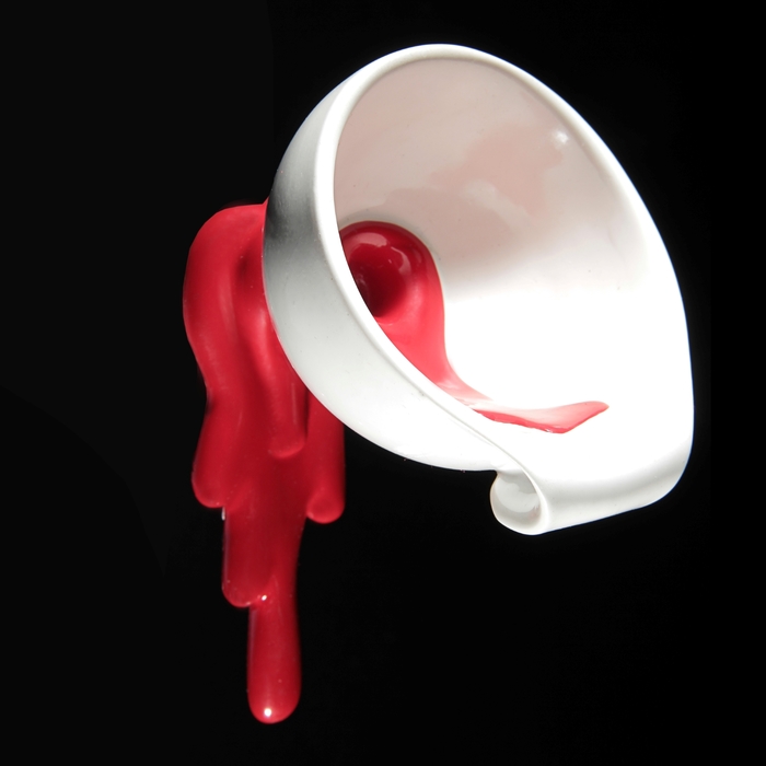 Вешалка "Воронка с красной краской"