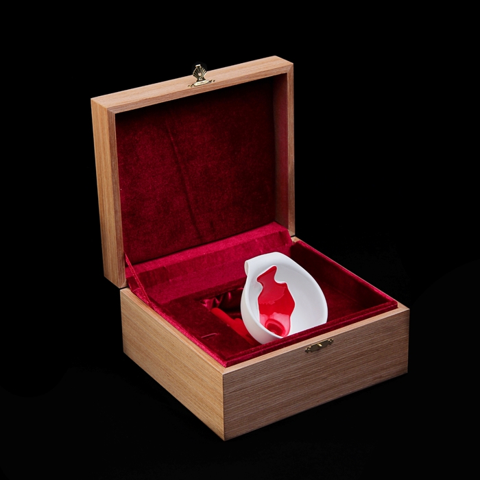 Вешалка "Воронка с красной краской"